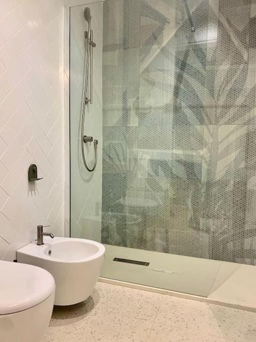 Lovely Studio Flat In Bocconi Milão Exterior foto