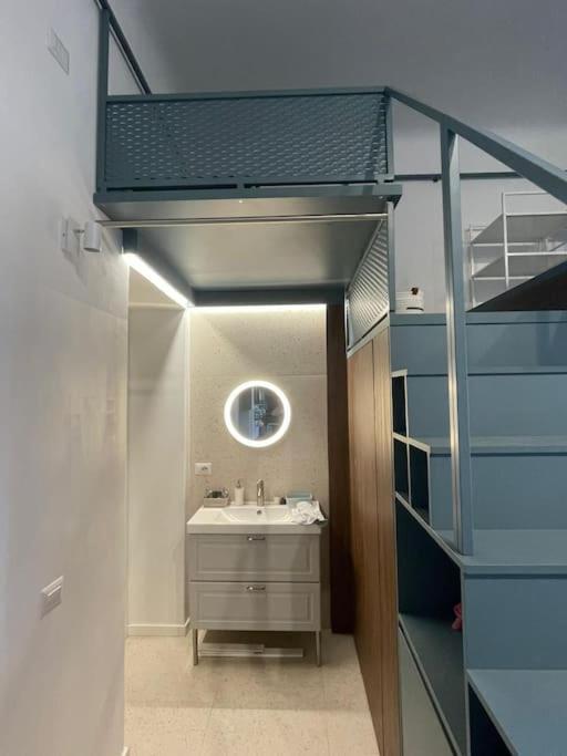 Lovely Studio Flat In Bocconi Milão Exterior foto