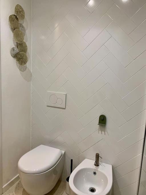 Lovely Studio Flat In Bocconi Milão Exterior foto